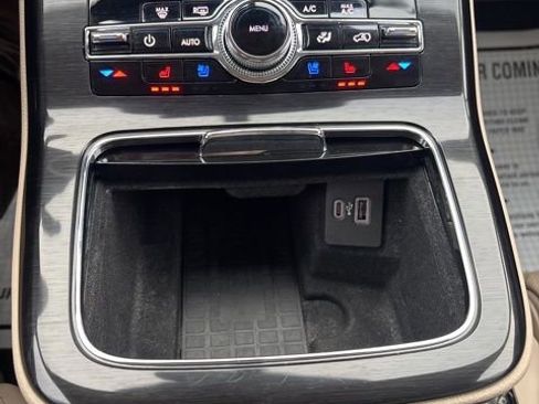 Used 2023 Lincoln Nautilus Reserve w/ Equipment Group 201A image 12