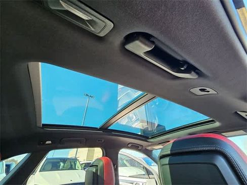 Used 2024 Porsche Macan image 22