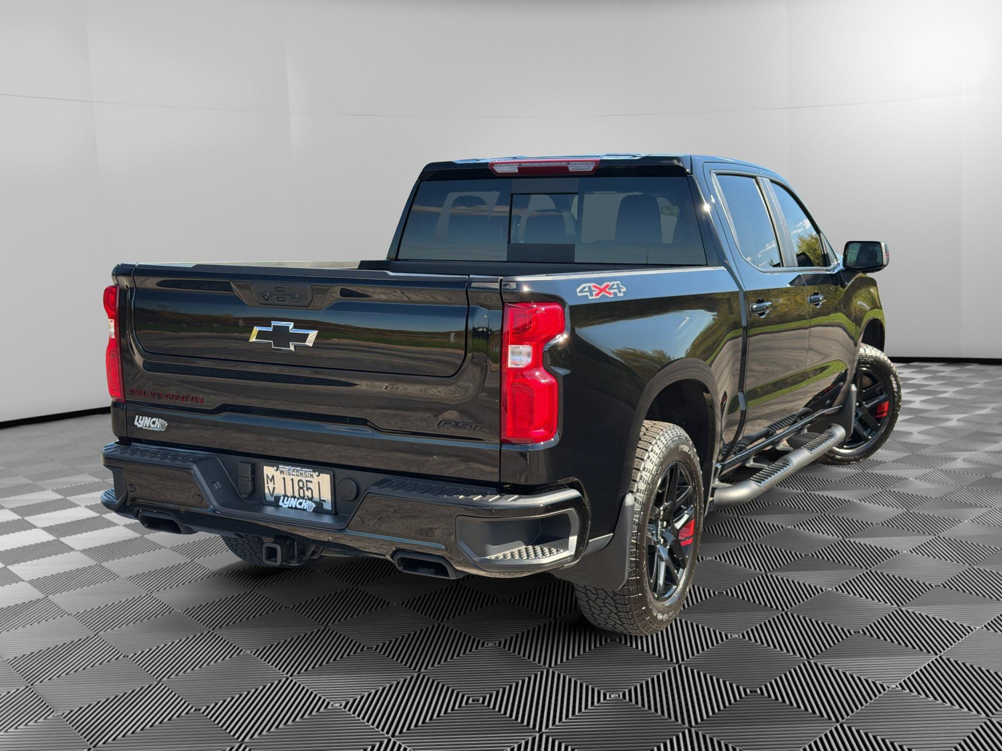 Used 2026 Chevrolet Silverado 1500 RST w/ Redline Edition AWD/4WD image 4