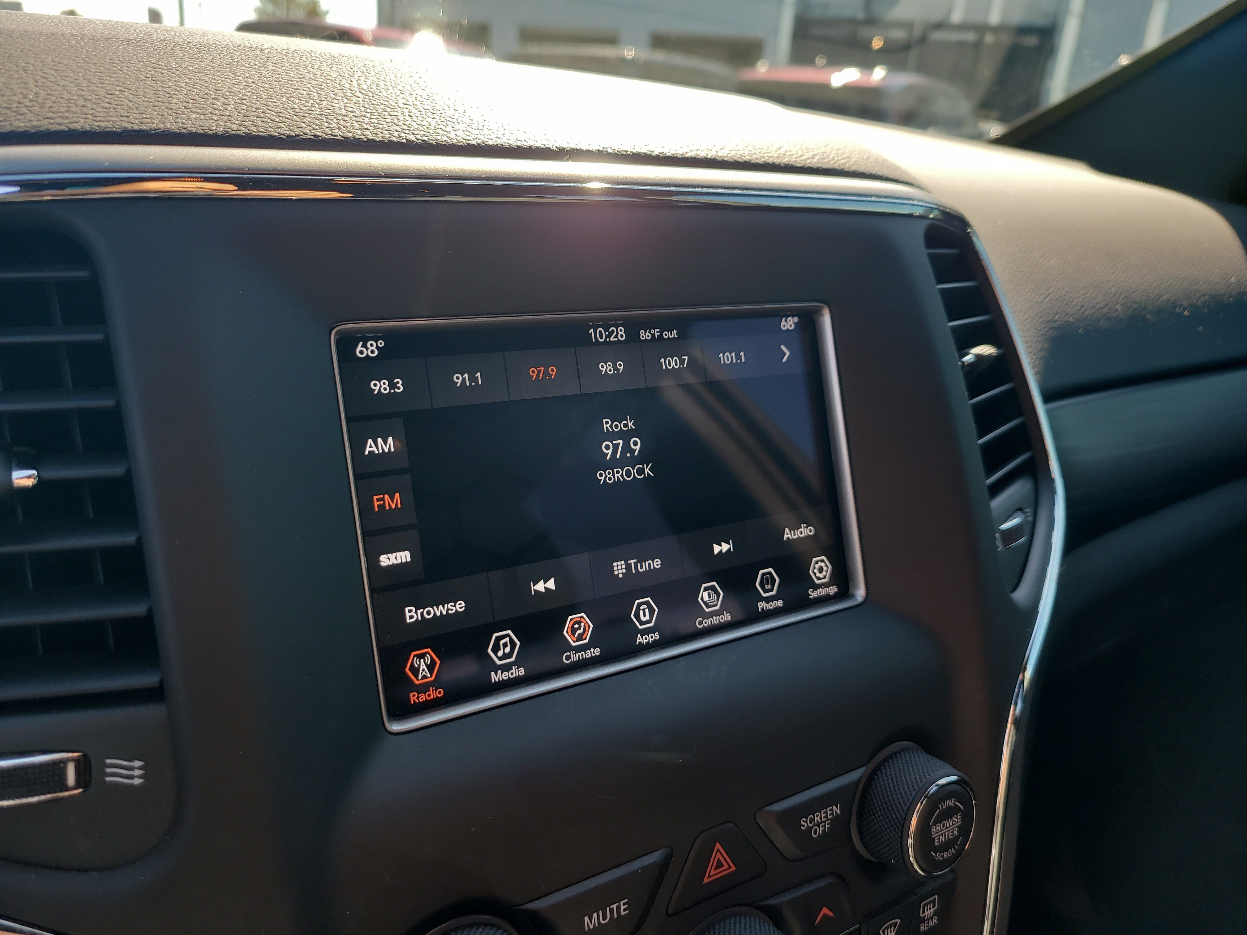 Used 2021 Jeep Grand Cherokee Laredo AWD/4WD image 21