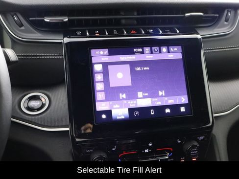 Used 2025 Jeep Grand Cherokee Laredo w/ Luxury Tech Group I AWD/4WD image 19