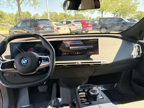Used 2024 BMW iX xDrive50 w/ Sport Package AWD/4WD image 15