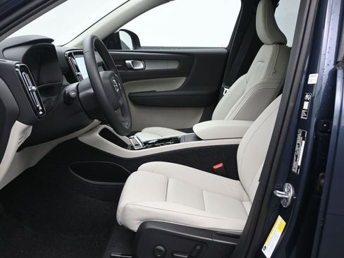 New 2026 Volvo XC40 B5 Ultra AWD/4WD image 11