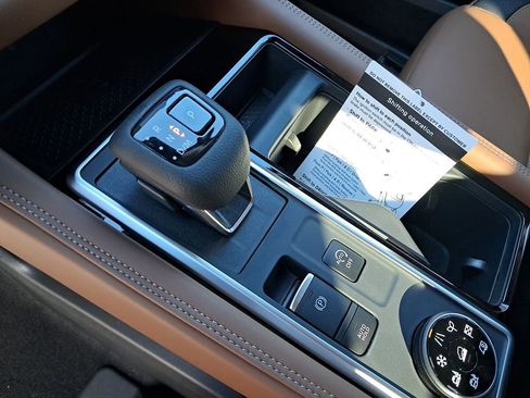 New 2025 Nissan Pathfinder Platinum w/ Lighting Package (N92) image 25