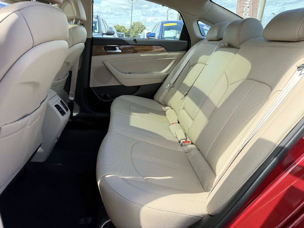 Used 2015 Hyundai Sonata Limited w/ Option Group 05 FWD image 13