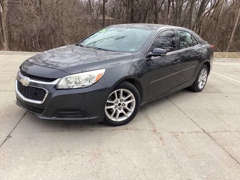 Used 2015 Chevrolet Malibu LT w/ Power Convenience Package image 2