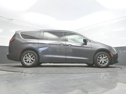 Used 2023 Chrysler Voyager LX image 38