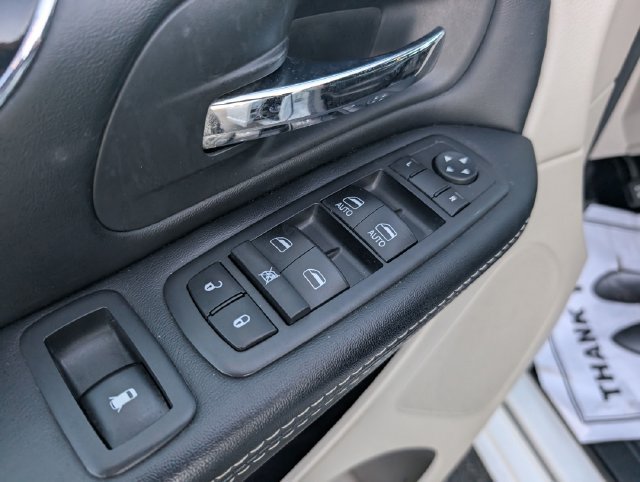 Used 2019 Dodge Grand Caravan SXT FWD image 11