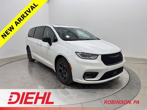 Used 2023 Chrysler Pacifica Limited w/ S Appearance Package image 1