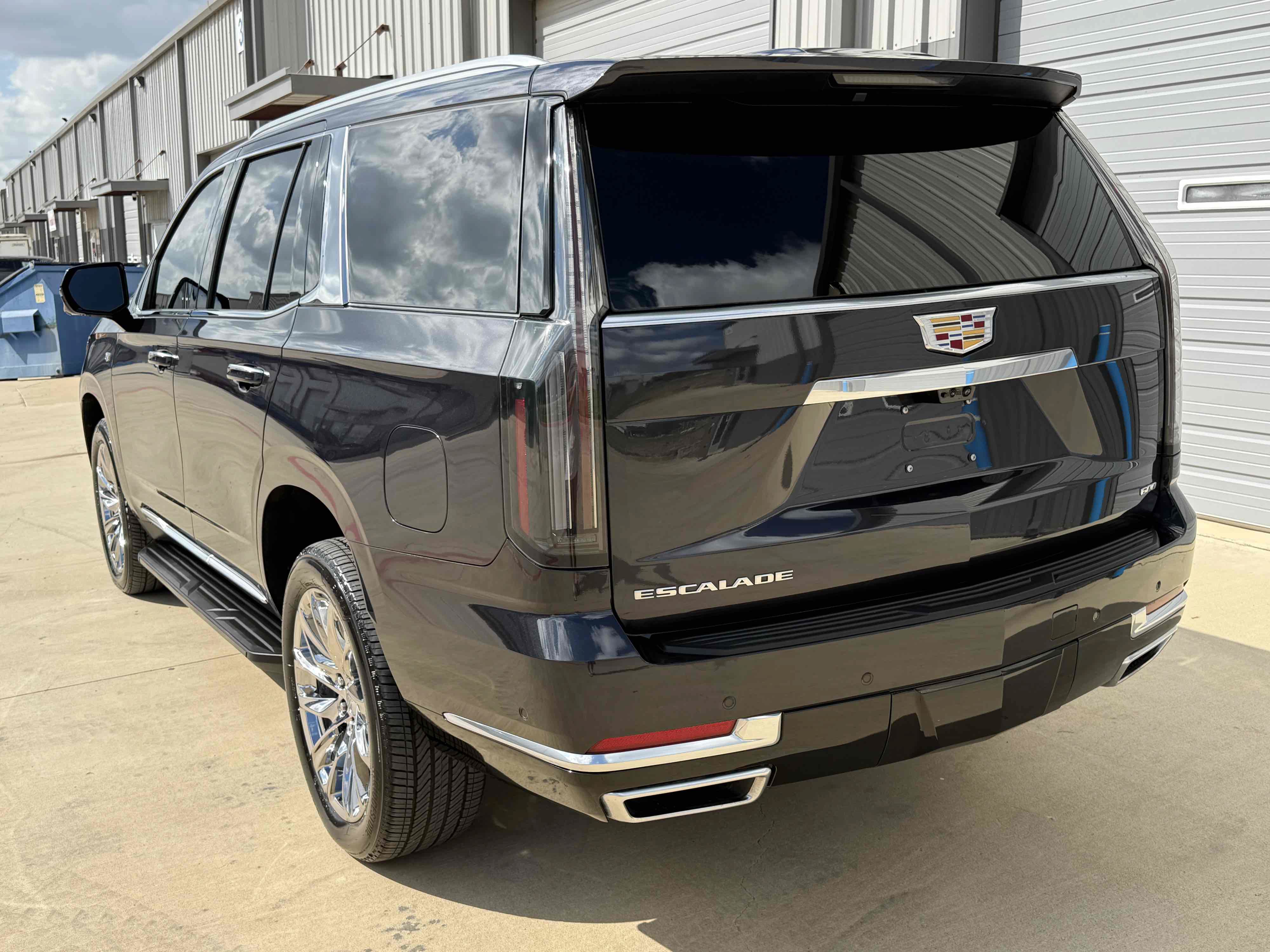Used 2025 Cadillac Escalade Premium Luxury AWD/4WD image 13