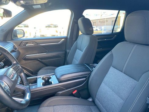 Used 2025 GMC Acadia Elevation image 33