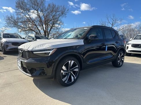 New 2026 Volvo XC40 B5 Ultra w/ Climate Package image 3