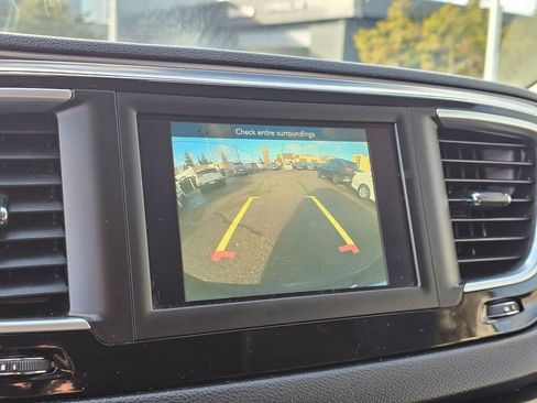 Used 2021 Chrysler Voyager Lxi image 22