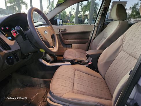 Used 2010 Ford Focus SE image 19
