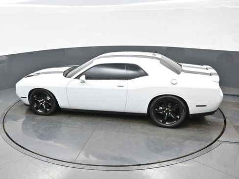 Used 2017 Dodge Challenger R/T image 29