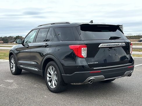 Used 2022 Ford Explorer Limited w/ Equipment Group 301A image 6