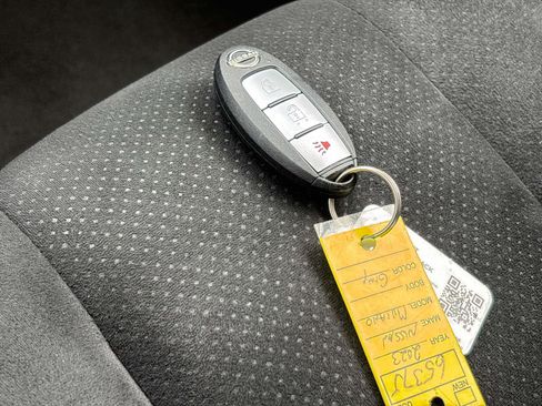 Used 2023 Nissan Murano S image 25