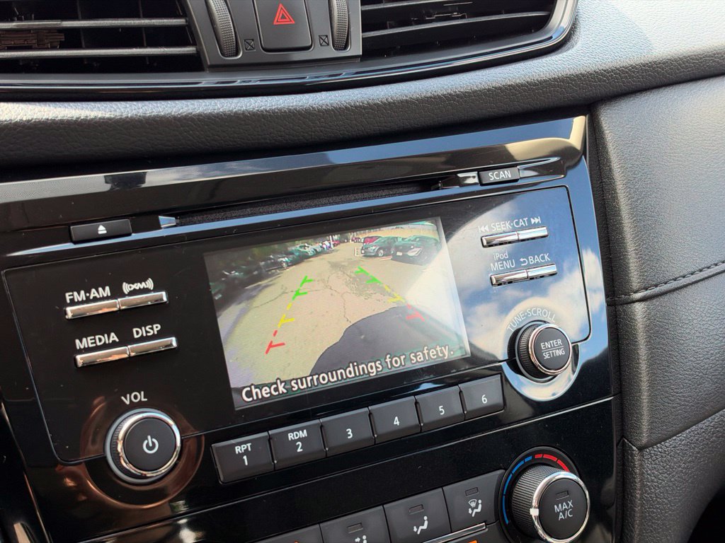 Used 2017 Nissan Rogue S AWD/4WD image 18