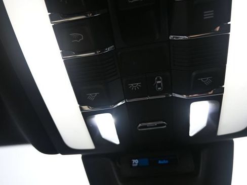 Certified 2022 Porsche Macan AWD/4WD image 19