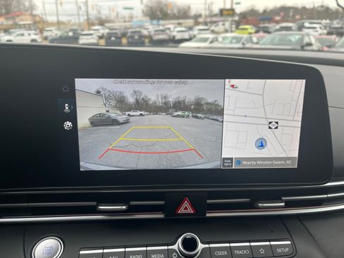 Used 2025 Hyundai Elantra Limited image 21