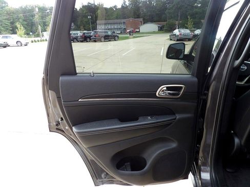 Used 2016 Jeep Grand Cherokee Limited image 28