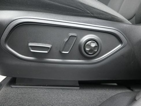 Used 2024 Jeep Grand Cherokee L Laredo RWD image 11