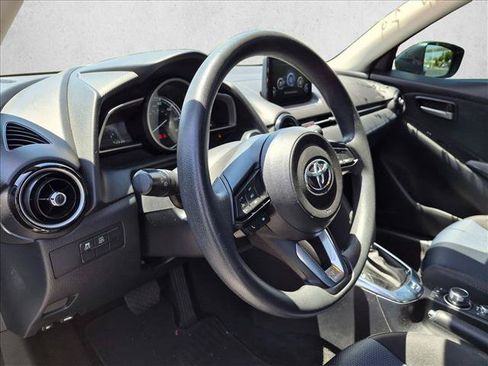 Used 2020 Toyota Yaris LE FWD image 10