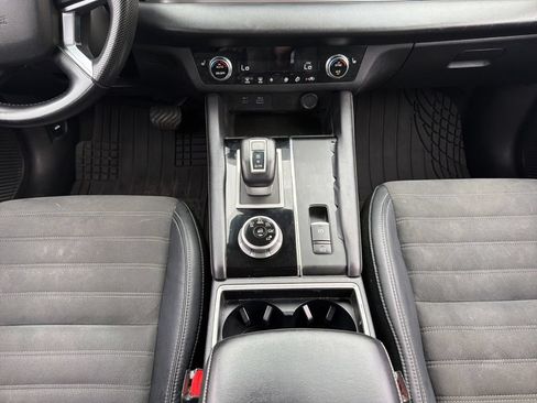Used 2023 Mitsubishi Outlander SE FWD image 28