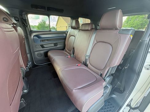 Used 2025 Volkswagen ID. Buzz Pro S RWD image 30