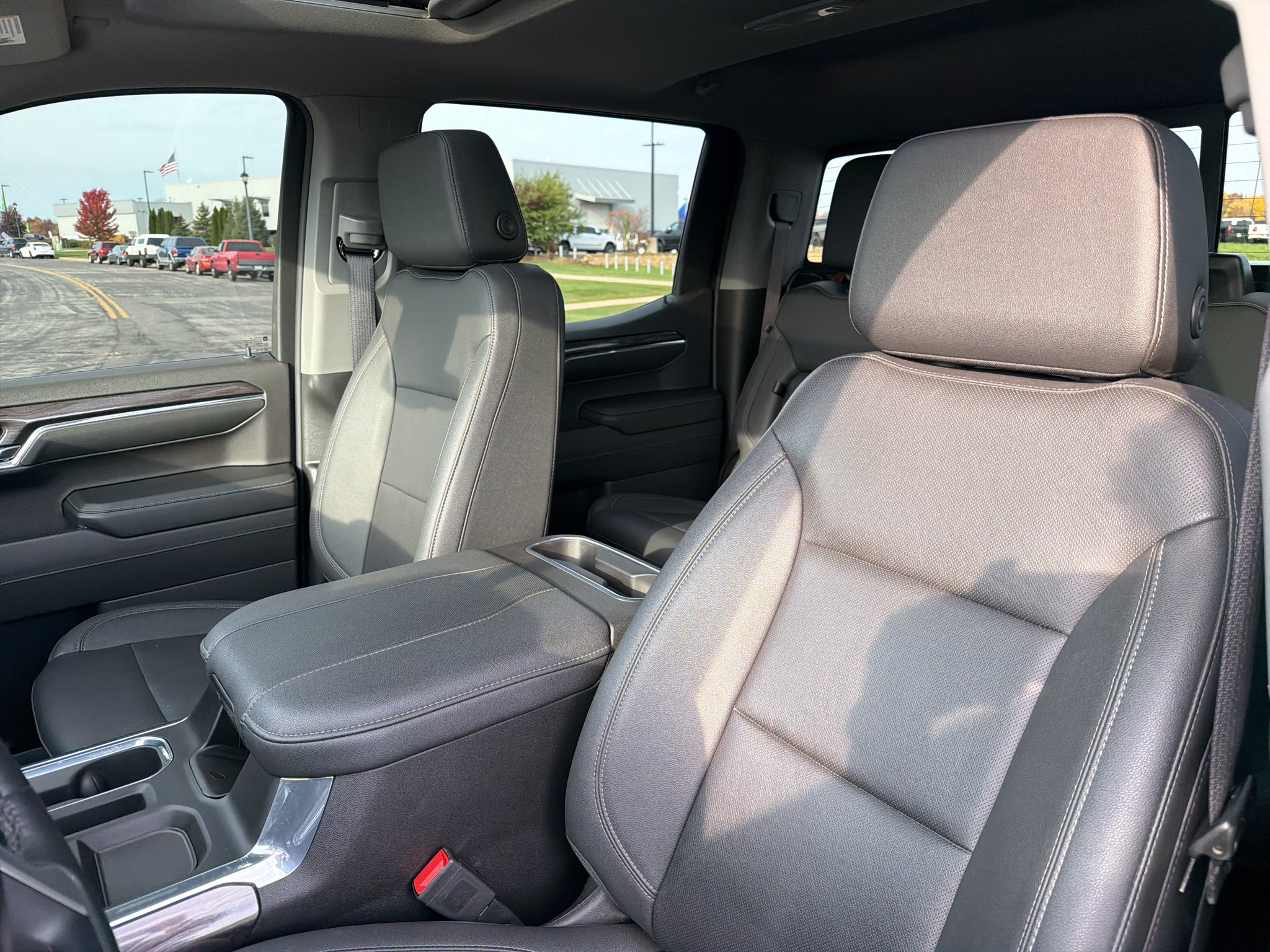 Used 2024 Chevrolet Silverado 1500 LTZ w/ LTZ Premium Package AWD/4WD image 19