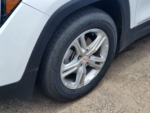 Used 2024 GMC Terrain SLE FWD image 10