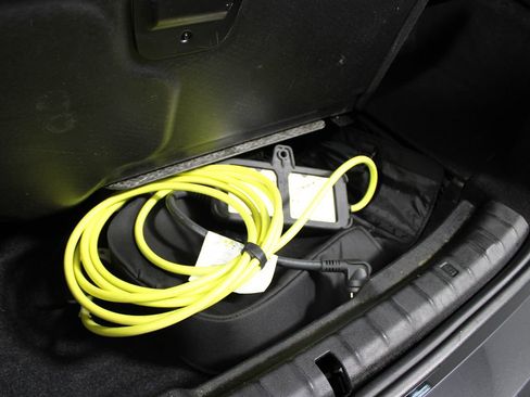 Used 2023 BMW 530e w/ M Sport Package image 32