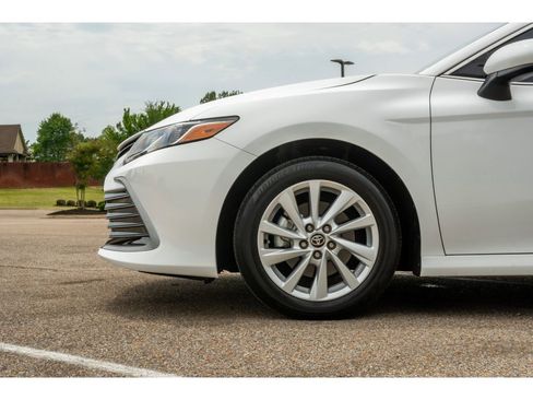 Used 2024 Toyota Camry LE FWD image 10