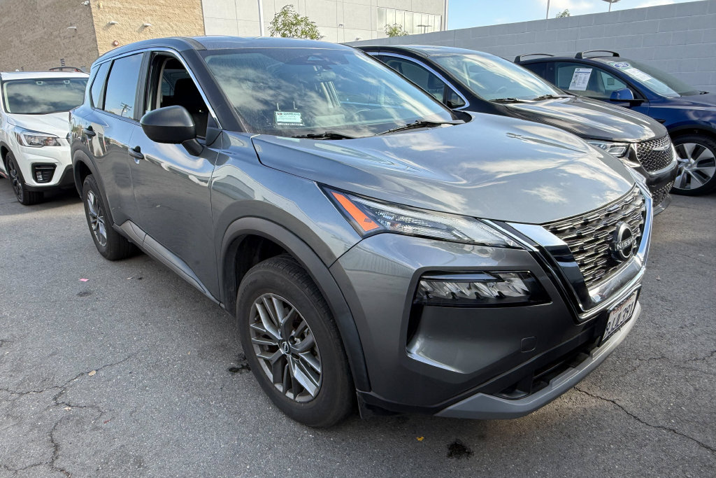 Used 2023 Nissan Rogue S AWD/4WD image 2