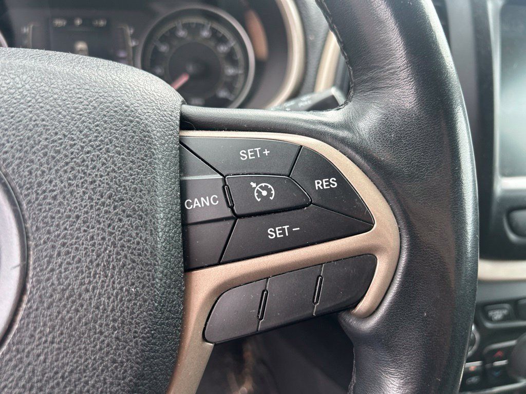 Used 2014 Jeep Cherokee Latitude w/ Comfort/Convenience Group AWD/4WD image 22