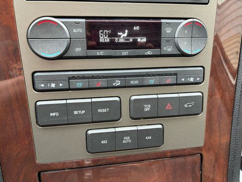 Used 2014 Lincoln Navigator L 4WD image 21