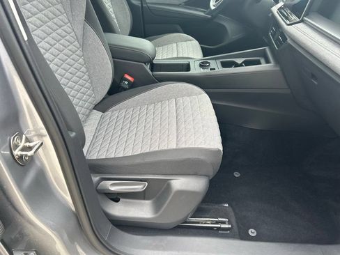Certified 2025 Volkswagen Tiguan S FWD image 34