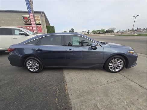 Used 2020 Toyota Avalon XLE w/ Moonroof Package FWD image 4