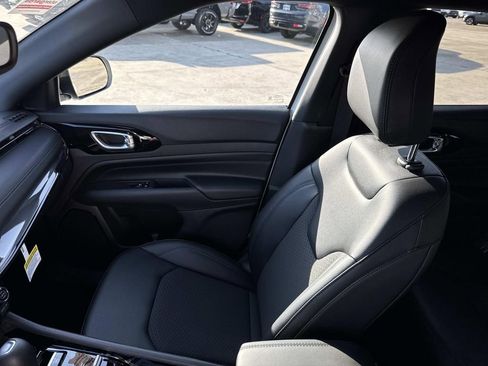 New 2026 Jeep Compass Latitude image 32