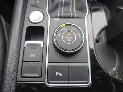 Used 2022 Volkswagen Atlas SE image 26