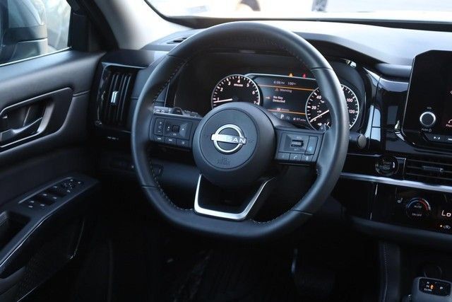 Certified 2025 Nissan Pathfinder SV w/ SV Premium Package AWD/4WD image 27