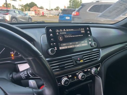 Used 2018 Honda Accord Sport image 23