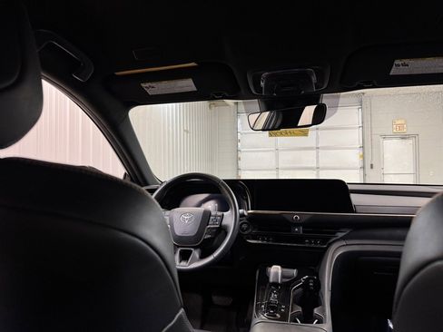 Used 2025 Toyota Crown Signia image 22