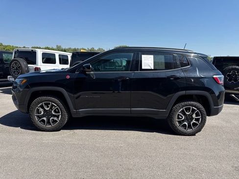 Used 2024 Jeep Compass Trailhawk w/ Sun and Sound Group AWD/4WD image 7