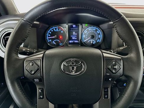 Used 2020 Toyota Tacoma TRD Sport w/ Technology Package AWD/4WD image 12