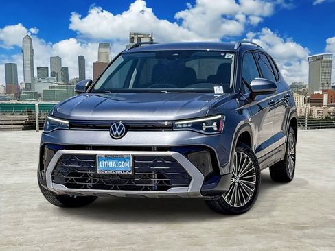 Used 2025 Volkswagen Taos SE FWD image 1