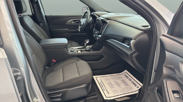 Used 2023 Chevrolet Traverse LT FWD image 25
