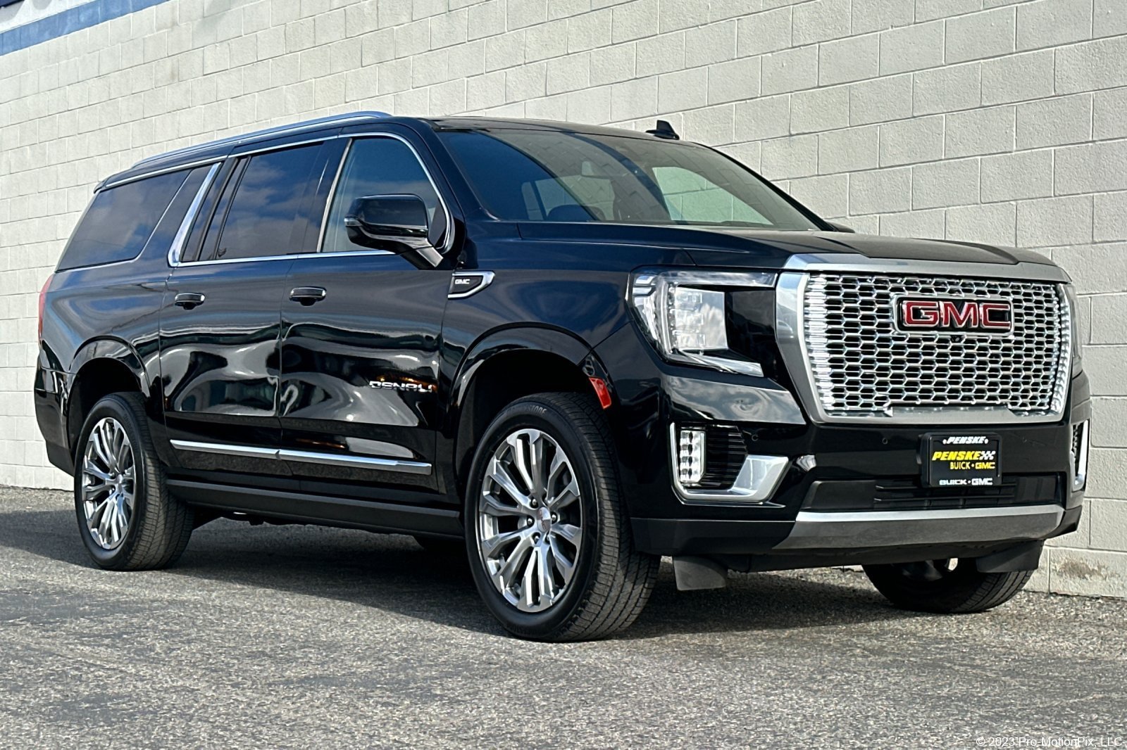Certified 2023 GMC Yukon XL Denali w/ Max Trailering Package RWD image 1