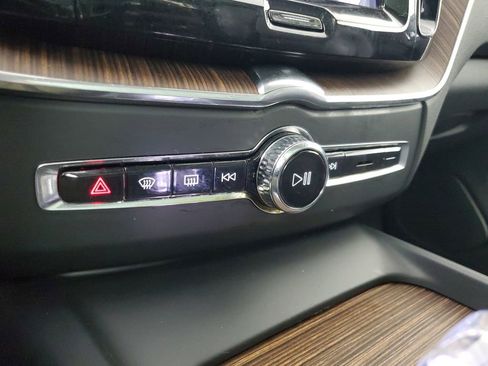 Certified 2023 Volvo XC60 B5 Ultimate w/ Climate Package AWD/4WD image 32