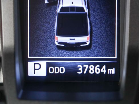 Used 2023 Toyota Tacoma TRD Off-Road image 16